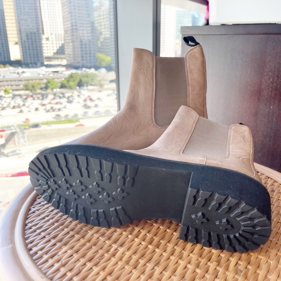 Nordstrom Lisa Vicky Pub Tan Lug Sole Platform Chunky 90's Ankle Boots Size 10 - Picture 3 of 4